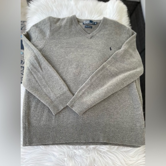 Polo Ralph Lauren Gray V-Neck Sweater Lambs wool
- XL - Picture 1 of 6